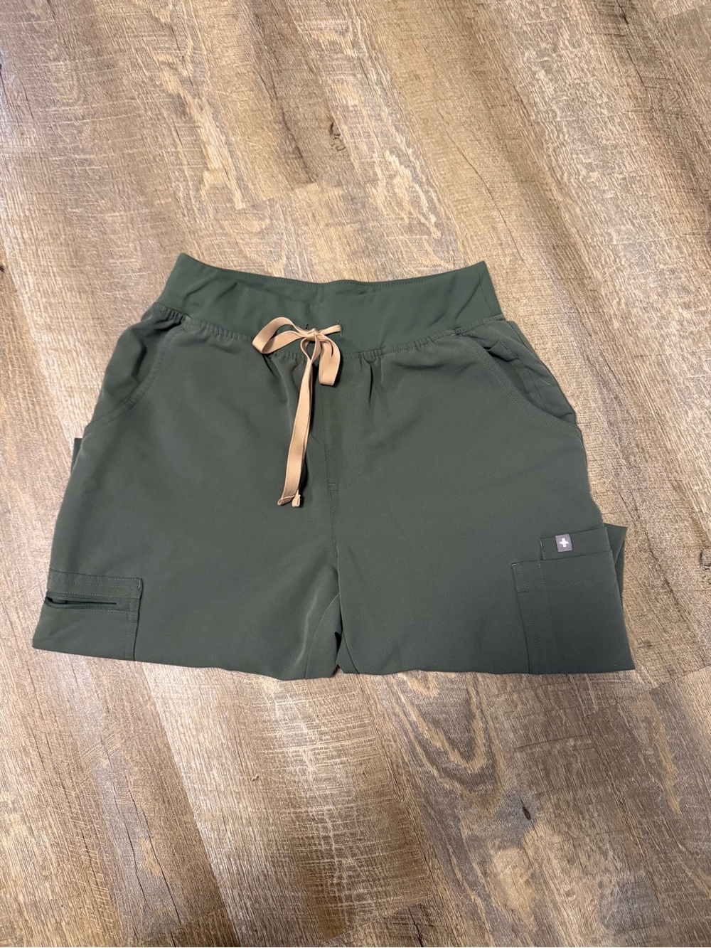 Figs Women’s Yola High Waisted Skinny Scrub Pants in Moss